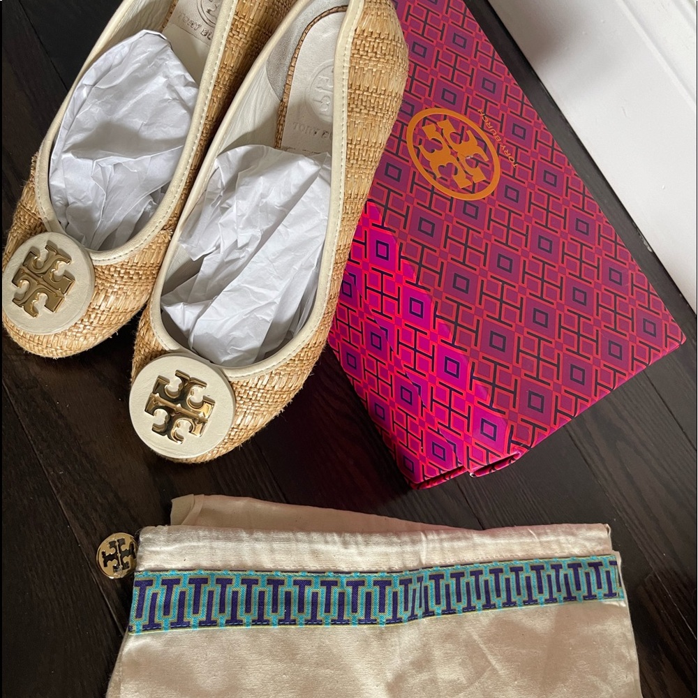 Tory Burch Reva Raffia Straw Logo Ballet Flat